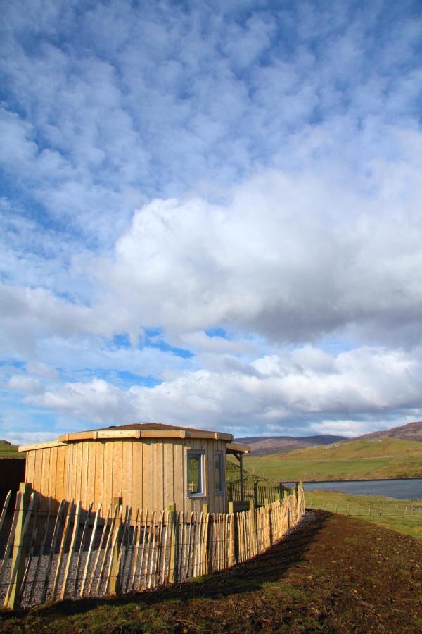 Skye Cabins Skeabost Eksteriør bilde