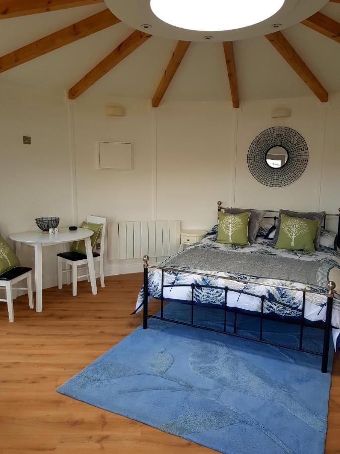 Skye Cabins Skeabost Eksteriør bilde